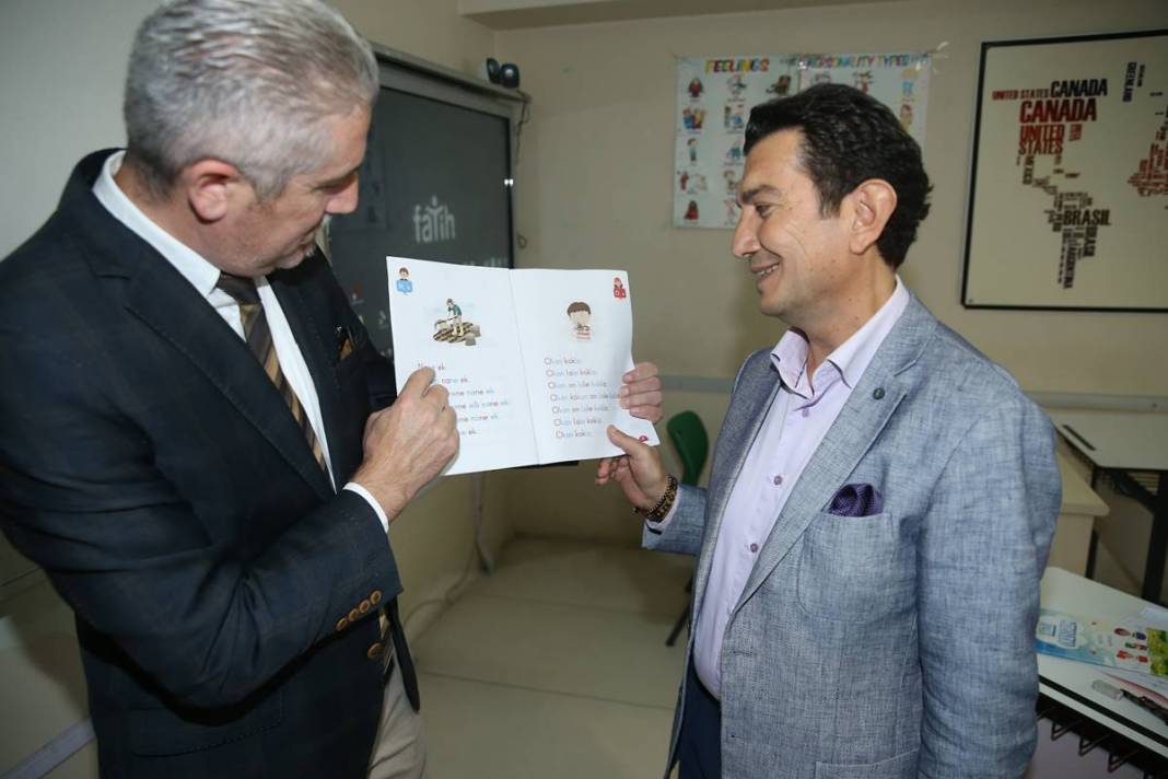 Hafızasını kaybedince okuma yazmayı da unuttu! 49 yaşındaki iş insanı, yeniden ilkokula başladı 2